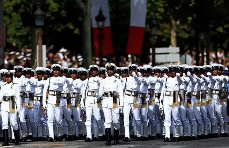 esercito indiano a parigi per la parata del 14 luglio 