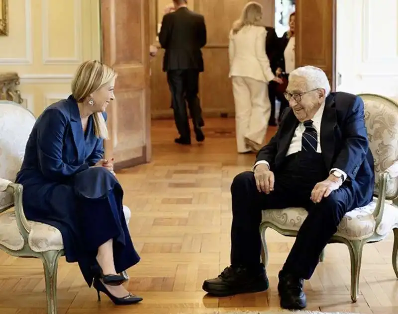 GIORGIA MELONI E HENRY KISSINGER