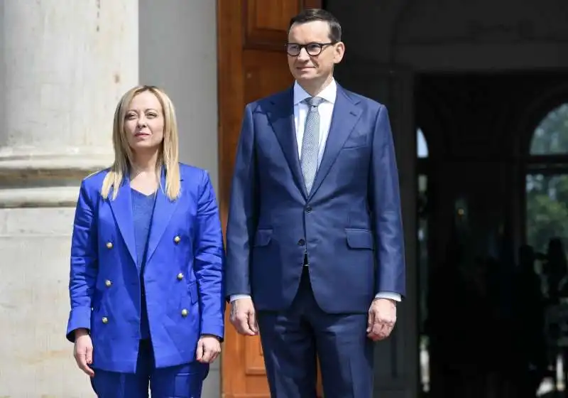 giorgia meloni e mateusz morawiecki  a varsavia.    2 