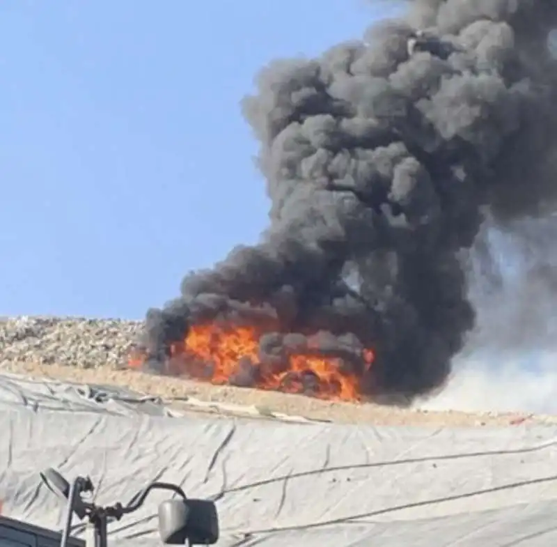 incendi nelle colline attorno a palermo    6