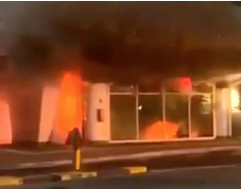 incendio aeroporto di catania