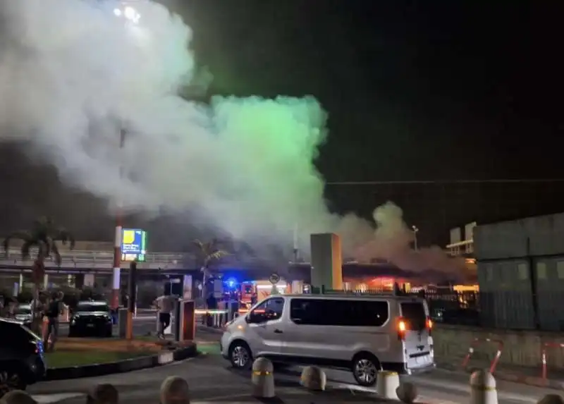 incendio all aeroporto vincenzo bellini di catania   7