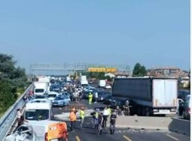 incidente sull autostrada dei laghi a lainate  3