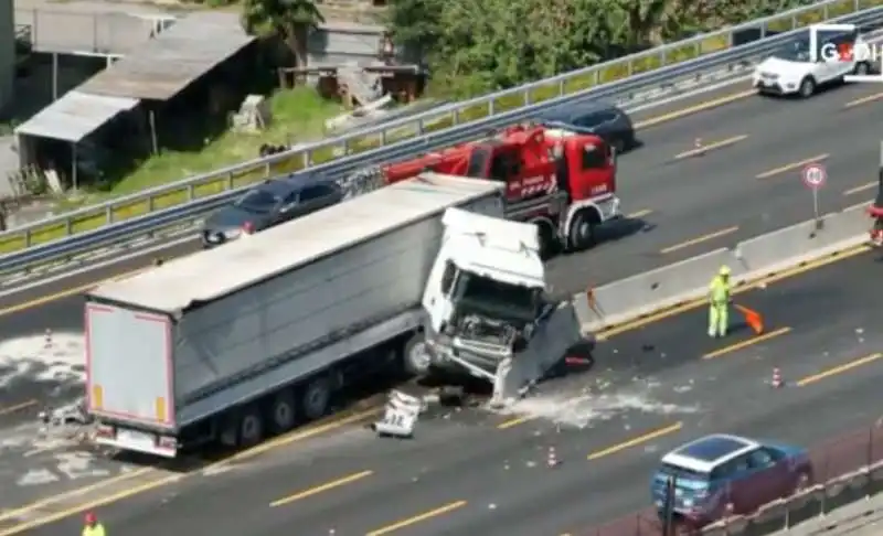 INCIDENTE SULL AUTOSTRADA DEI LAGHI LAINATE