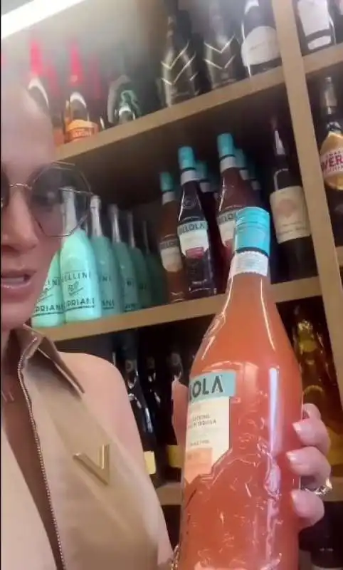 jennifer lopez e il suo marchio di alcol 3