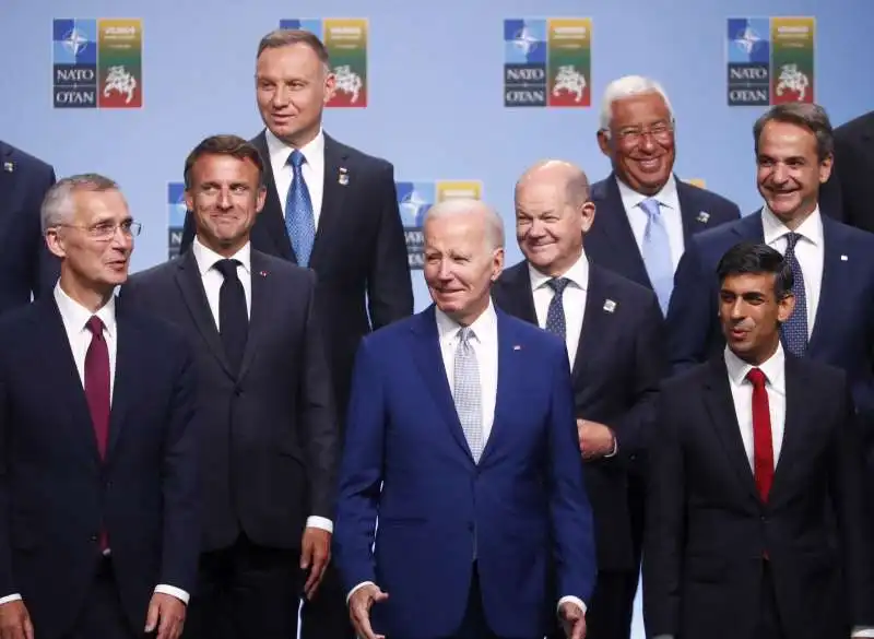 jens stoltenberg   emmanuel macron   rishi sunak   olaf sholz   joe biden al vertice nato di vilnius 4