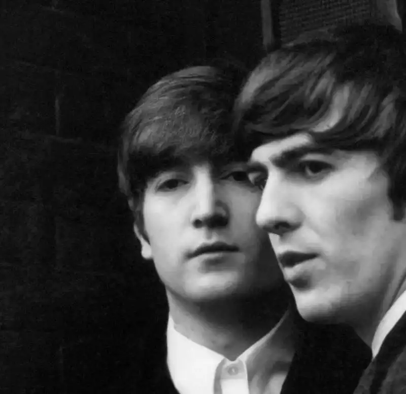 john lennon e ringo starr fotografati da paul mccartney   national portrait gallery londra