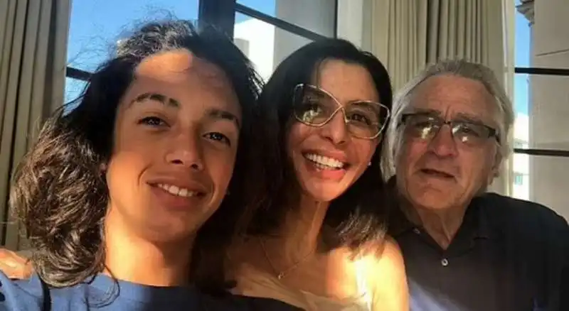 leandro de niro rodriguez con la madre drena e il nonno robert de niro