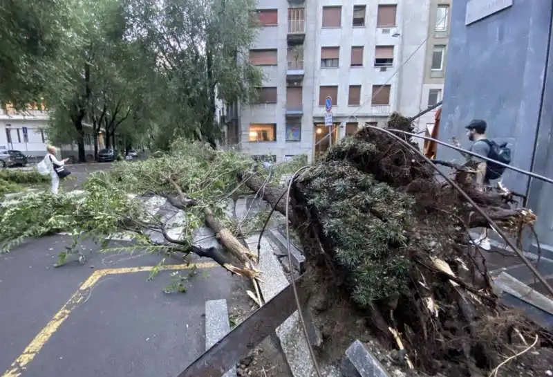 maltempo   nubifragio a milano   7