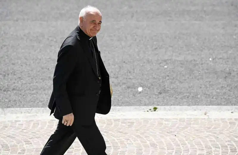 monsignor vincenzo paglia durante i funerali di stato di arnaldo forlani