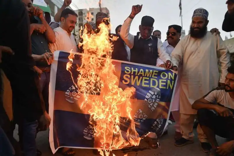 PAKISTAN - PROTESTE PER IL ROGO DEL CORANO IN SVEZIA