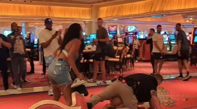 rissa tra donne in perizoma a las vegas 6