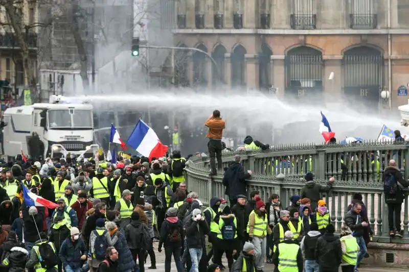 rivolta in francia per la morte del 17enne a nanterre 10