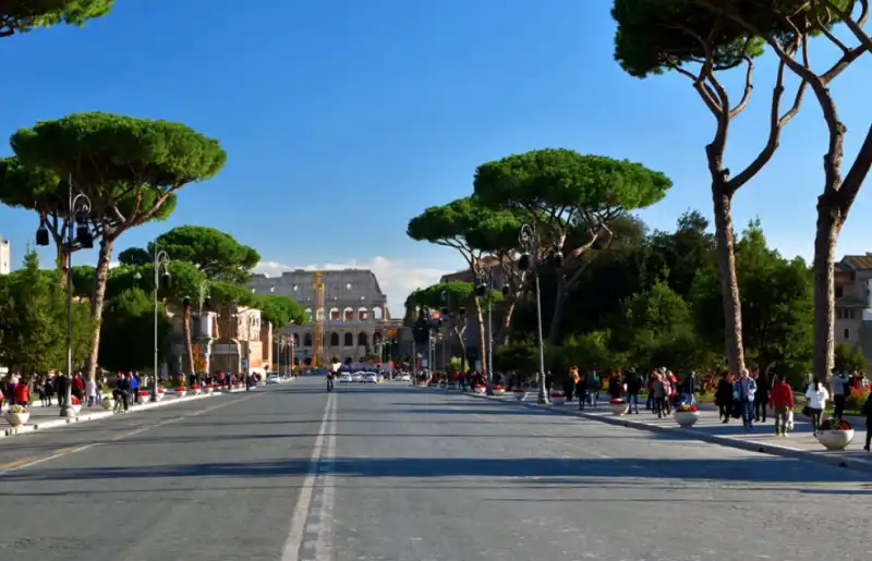 roma area fori colosseo via dei fori imperiali