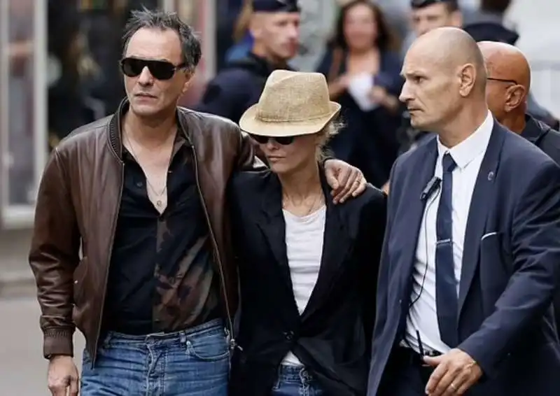 samuel benchetrit   vanessa paradis   funerali jane birkin 