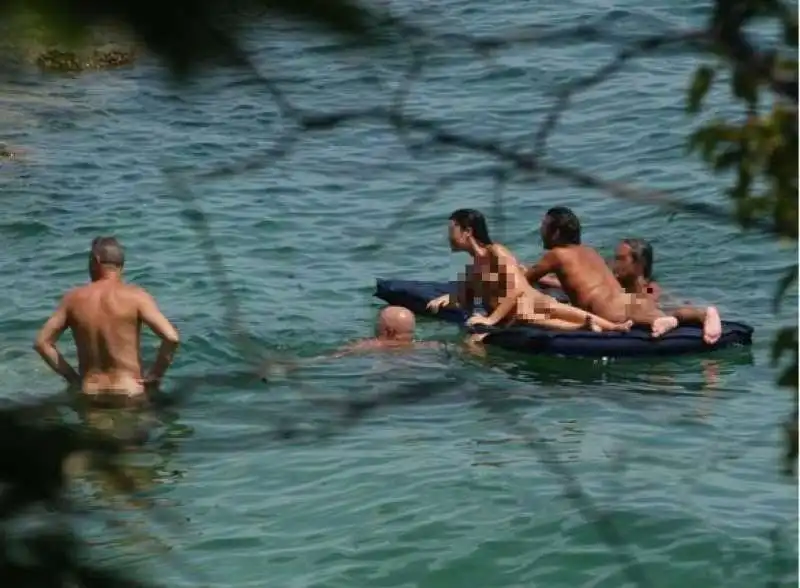 spiaggia naturista della rocca di manerba - lago di garda 