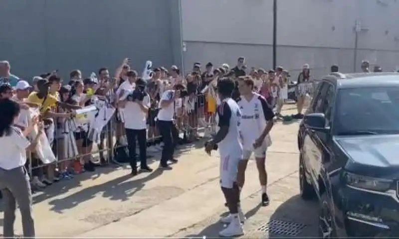 tifosi della juve contro l'arrivo di romelu lukaku