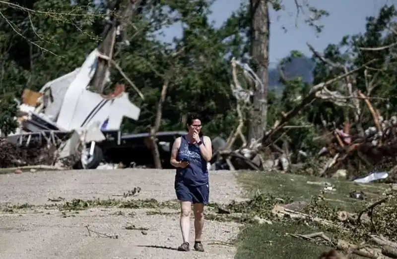 tornado in canada   3