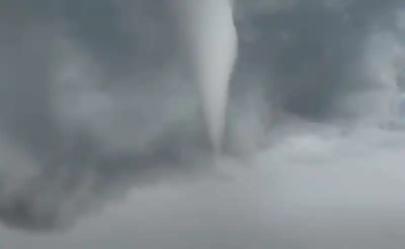 tornado in canada   8