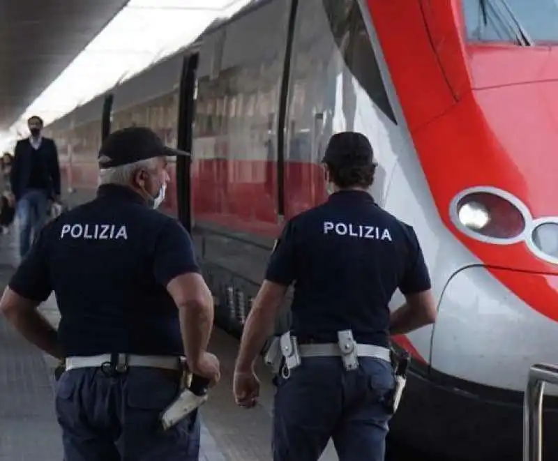 TRENO - POLIZIA IN STAZIONE