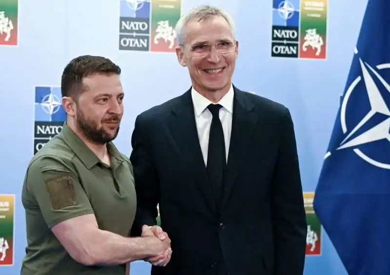 volodymyr zelensky e jens stoltenberg  al vertice nato di vilnius  