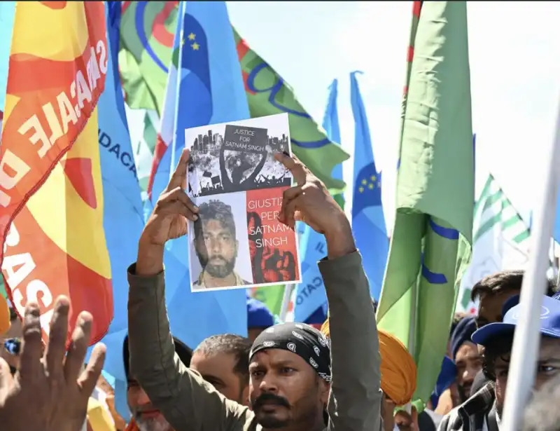 a latina manifestazione dei braccianti per satnam singh