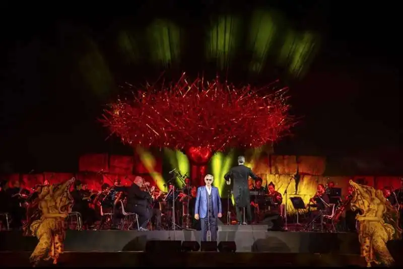 andrea bocelli celebra i 30 anni di carriera al teatro del silenzio di lajatico 1