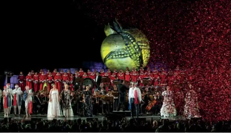 andrea bocelli celebra i 30 anni di carriera al teatro del silenzio di lajatico 5