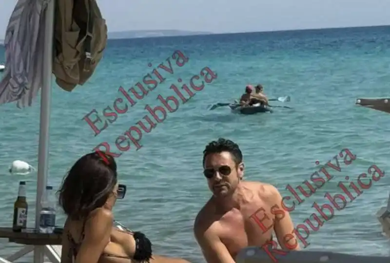 andrea giambruno in vacanza in puglia CON FEDERICA BIANCO