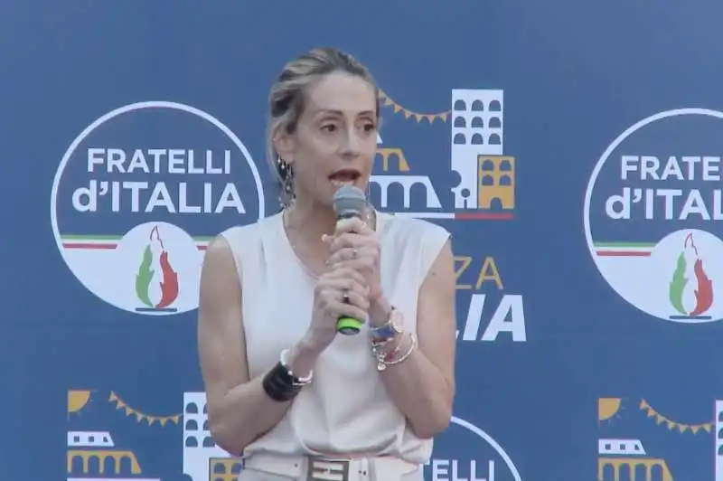 arianna meloni   piazza italia   la festa di fratelli d italia roma    8