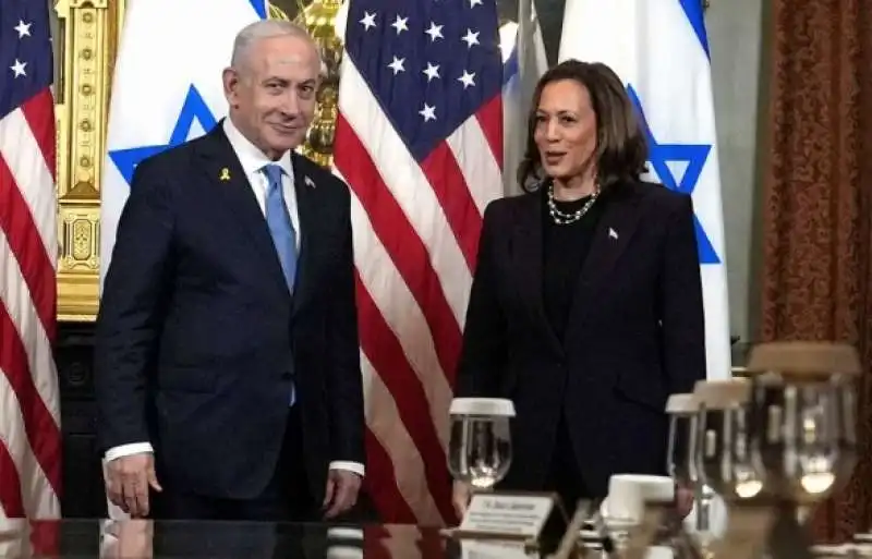 BENJAMIN NETANYAHU E KAMALA HARRIS 