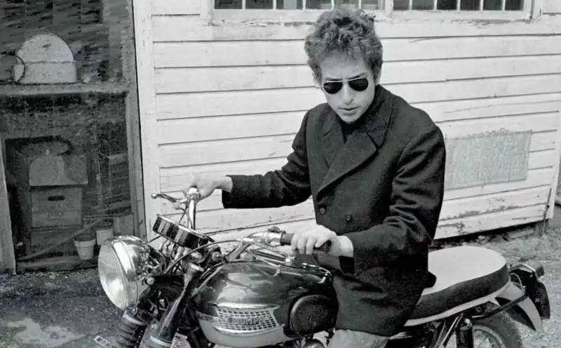 bob dylan in moto  2