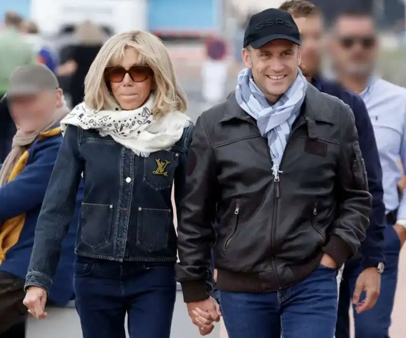 Brigitte ed Emmanuel Macron in abiti casual a Le Touquet dopo il voto per le legislative