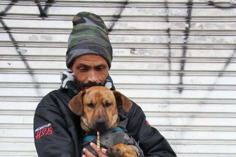 Carlos Merlini Neto con il suo cane  