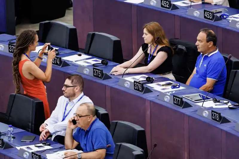 carola rackete fotografa ilaria salis e mimmo lucano  