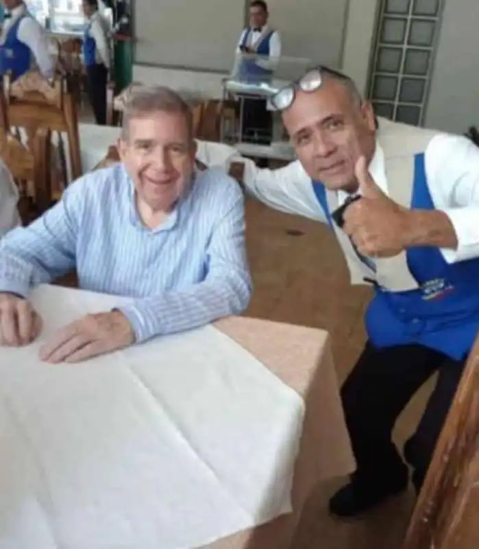 edmundo gonzalez urrutia al ristorante asados taguanes a cojedes