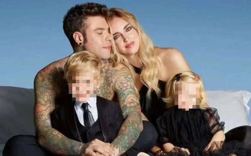 fedez e chiara ferragni con i figli