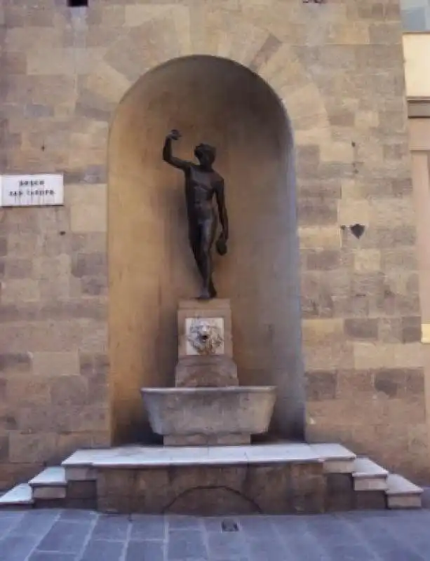 fontana di bacco a firenze