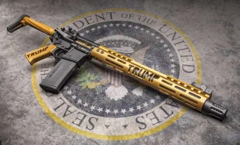 FUCILE SEMIAUTOMATICO AR15 DEDICATO A TRUMP