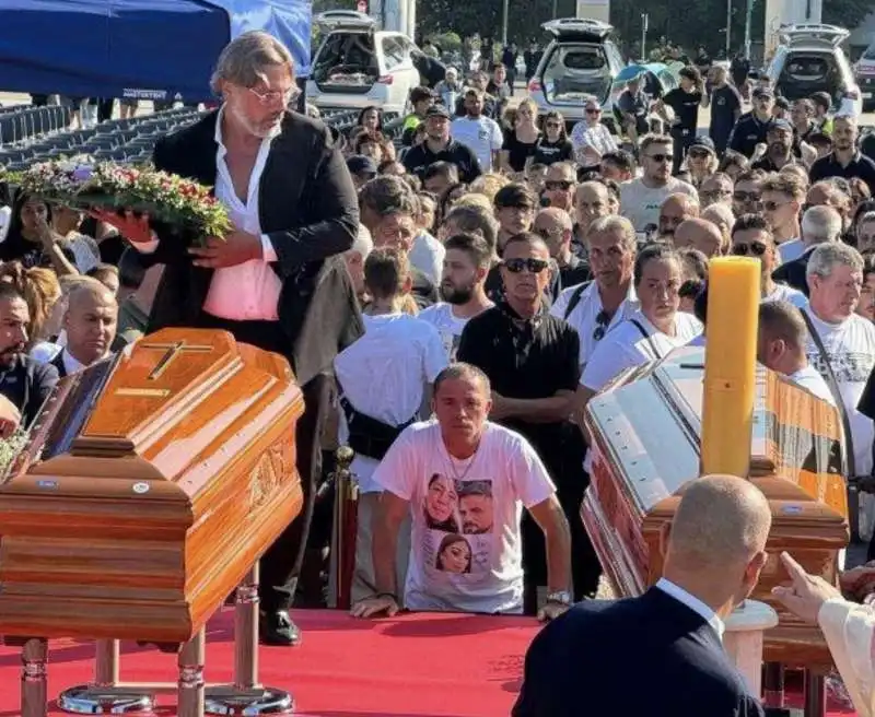 funerali vittime del crollo a scampia   6