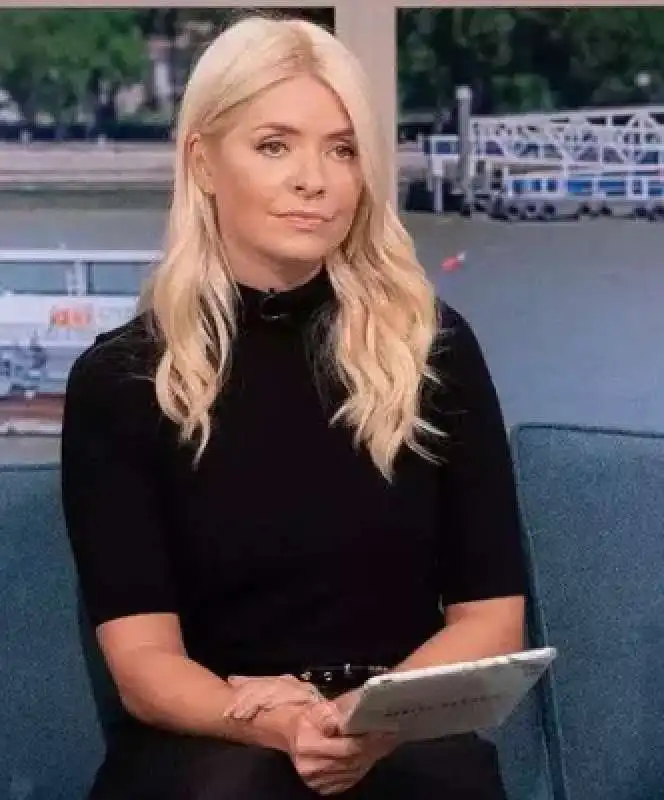  holly willoughby 4