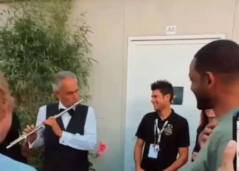 i trent anni di carriera di andrea bocelli will smith 1 copia