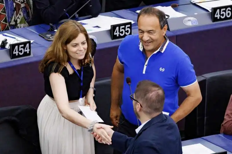 ilaria salis e mimmo lucano al parlamento europeo 