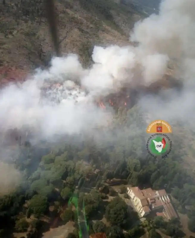 incendio al poligono di galceti, prato   5