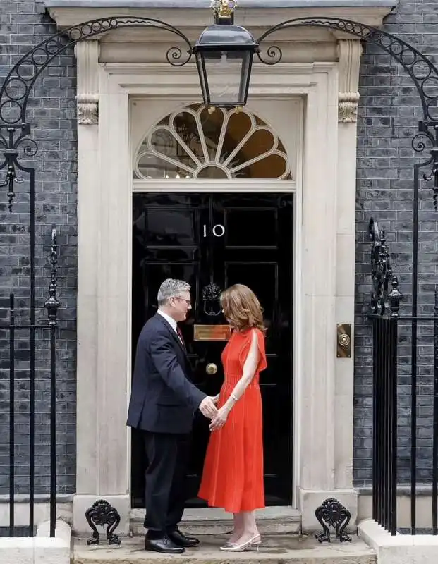 KEIR E VICTORIA STARMER A DOWNING STREET 