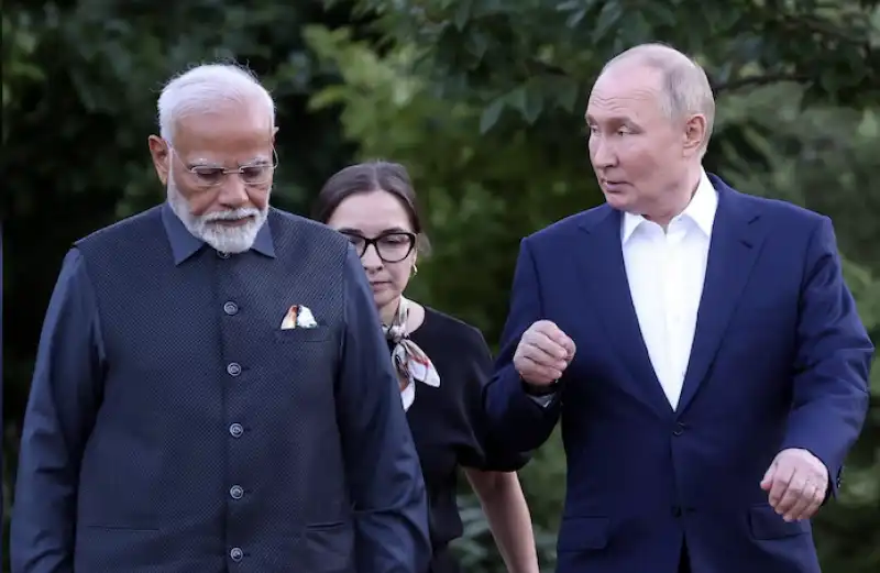 narendra modi e vladimir putin a mosca 