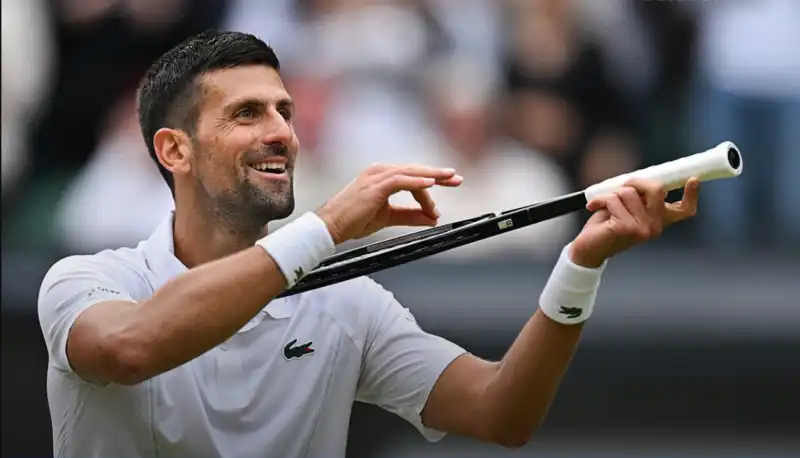 nole djokovic gesto del violino al termine della partita con musetti