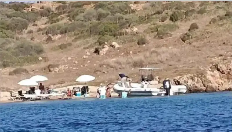 PICNIC NELL'ARCIPELAGO DE LA MADDALENA -TURISTI SBARCANO SULL’ISOLA PROTETTA DI SOFFI 