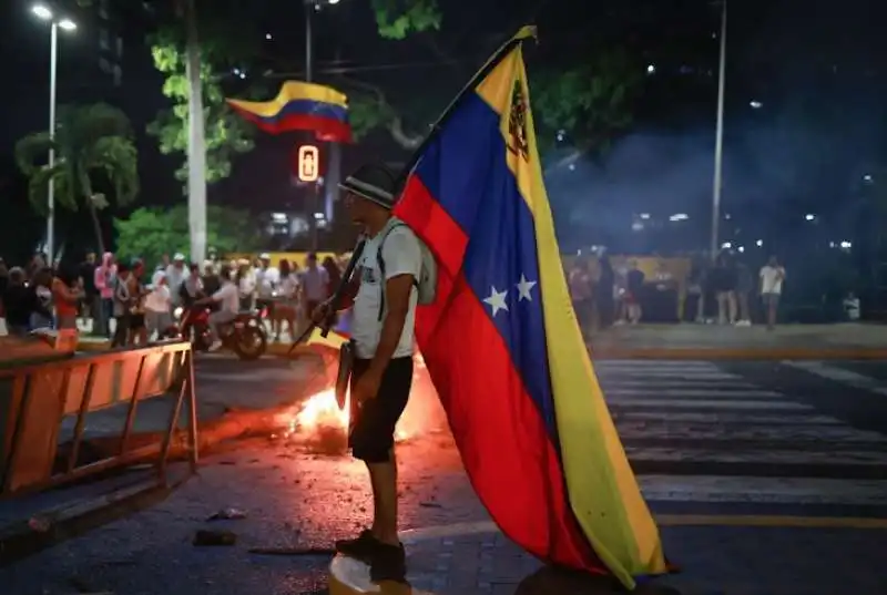 proteste in venezuela contro la rielezione di nicolas maduro   2