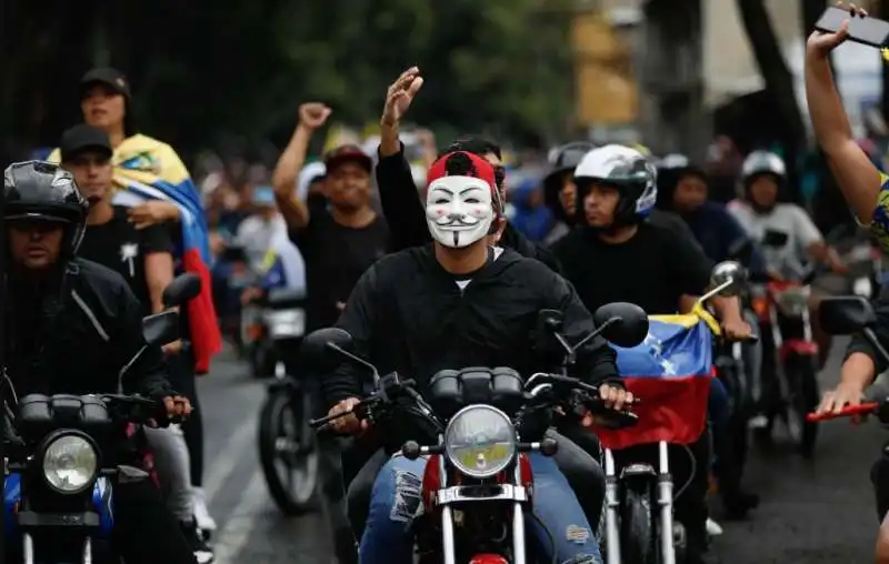 proteste in venezuela contro la rielezione di nicolas maduro   4